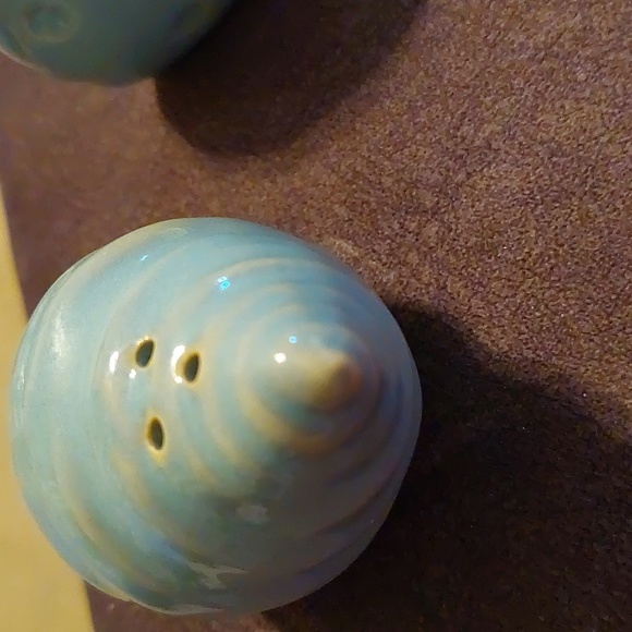 Cracker Barrel Beach Seashell & Sand Dollar Stoneware Salt and Pepper Set - Picture 7 of 8